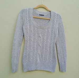GAP Light Gray Knit Sweater Size Small